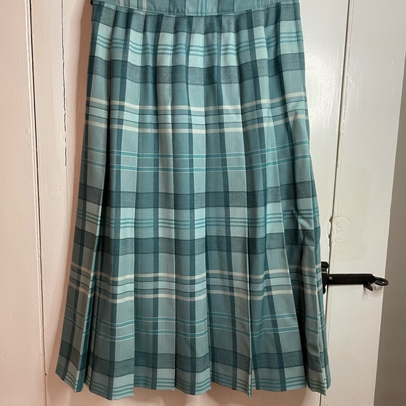 Vintage Pendleton 100% Wool Plaid Pleated Women's Skirt in Teal Blue Made in USA - Picture 3 of 8